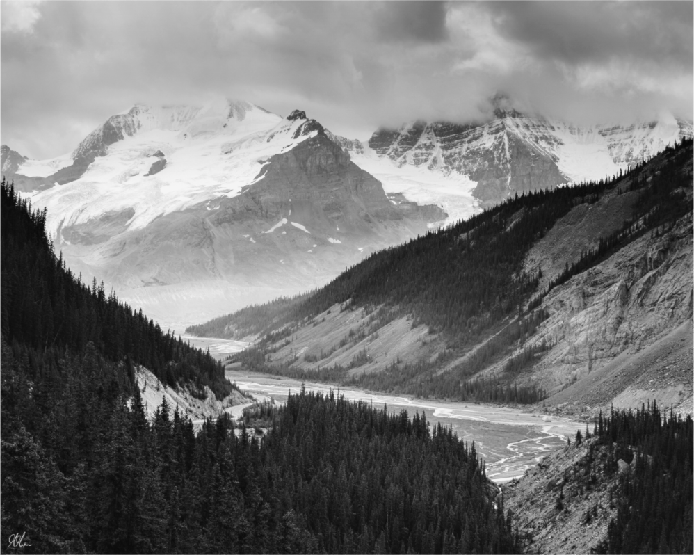 Main image The River to the Mountains